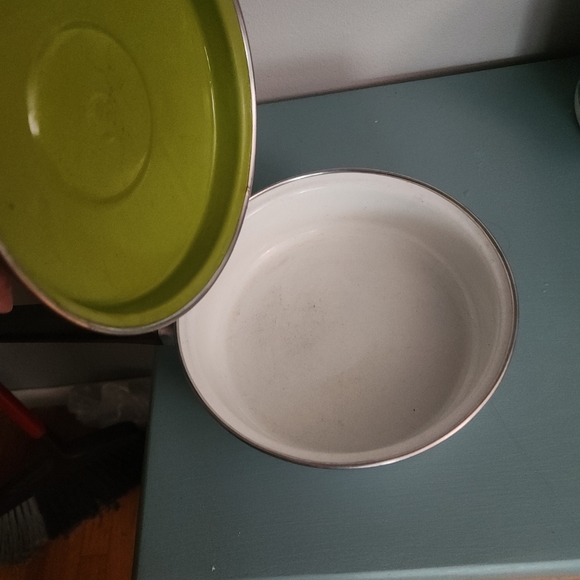 VINTAGE 1970s enamel cookware set - Picture 6 of 11